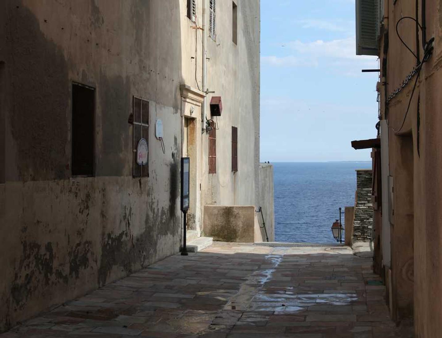 七星柔和7mg:现货黄金开户如何选择平台购买